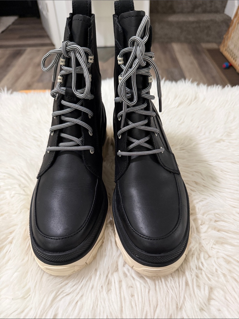 Sorel Black Lace-Up Men's Combat Boots with Cream Sole Size 8